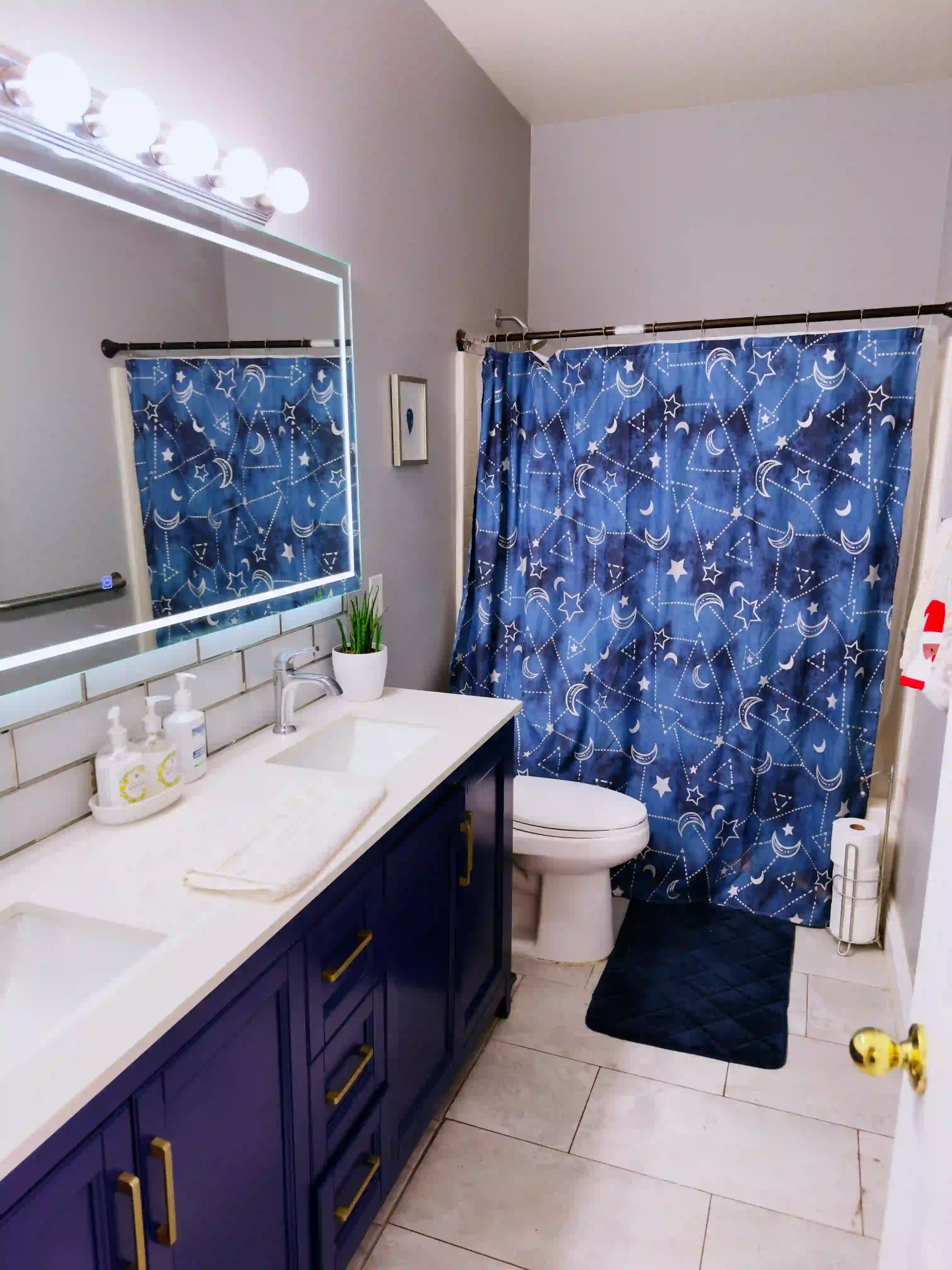 A thumbnail for a clickable image of the bathroom.