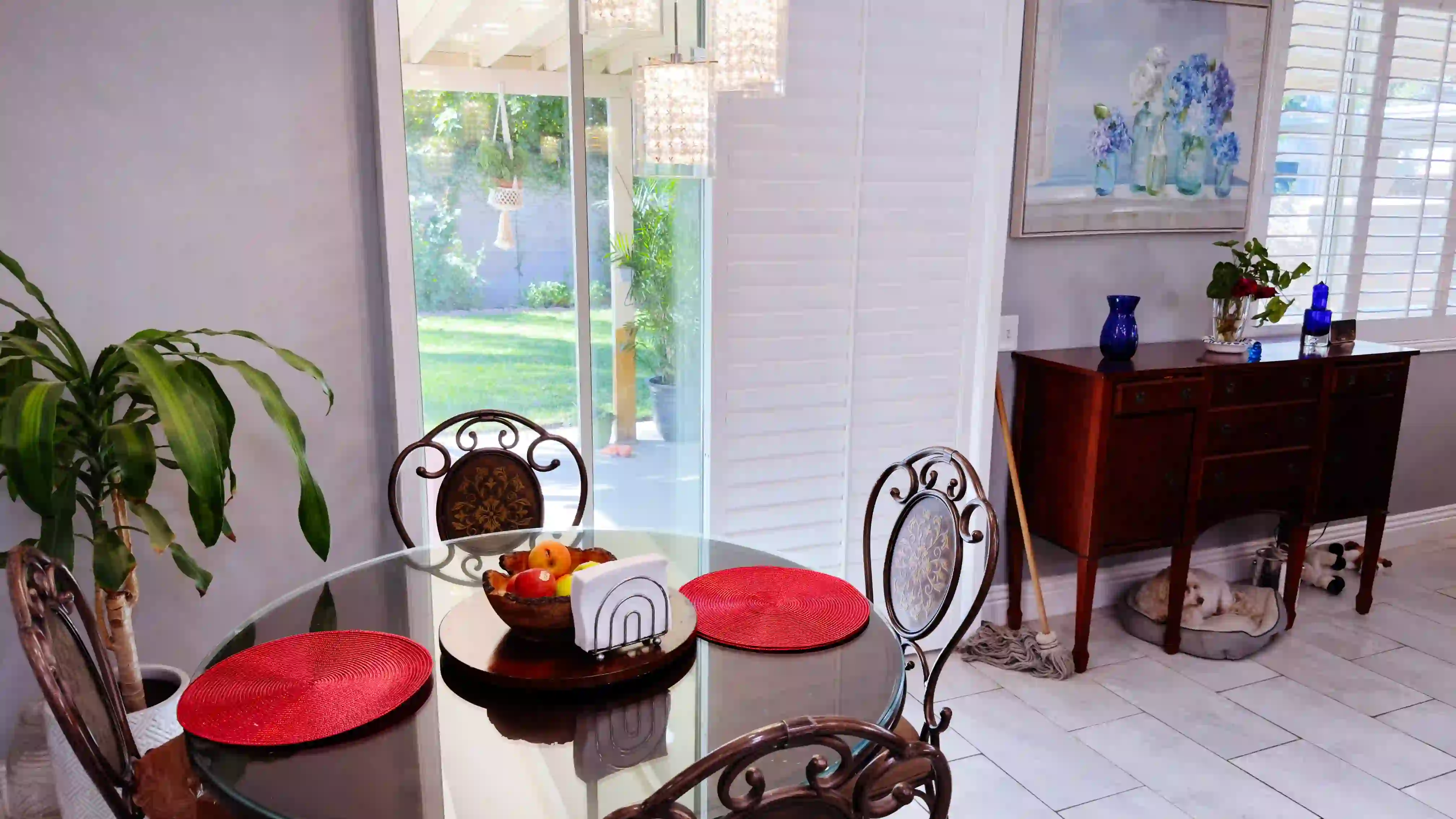 A thumbnail for a clickable image of the kitchen.