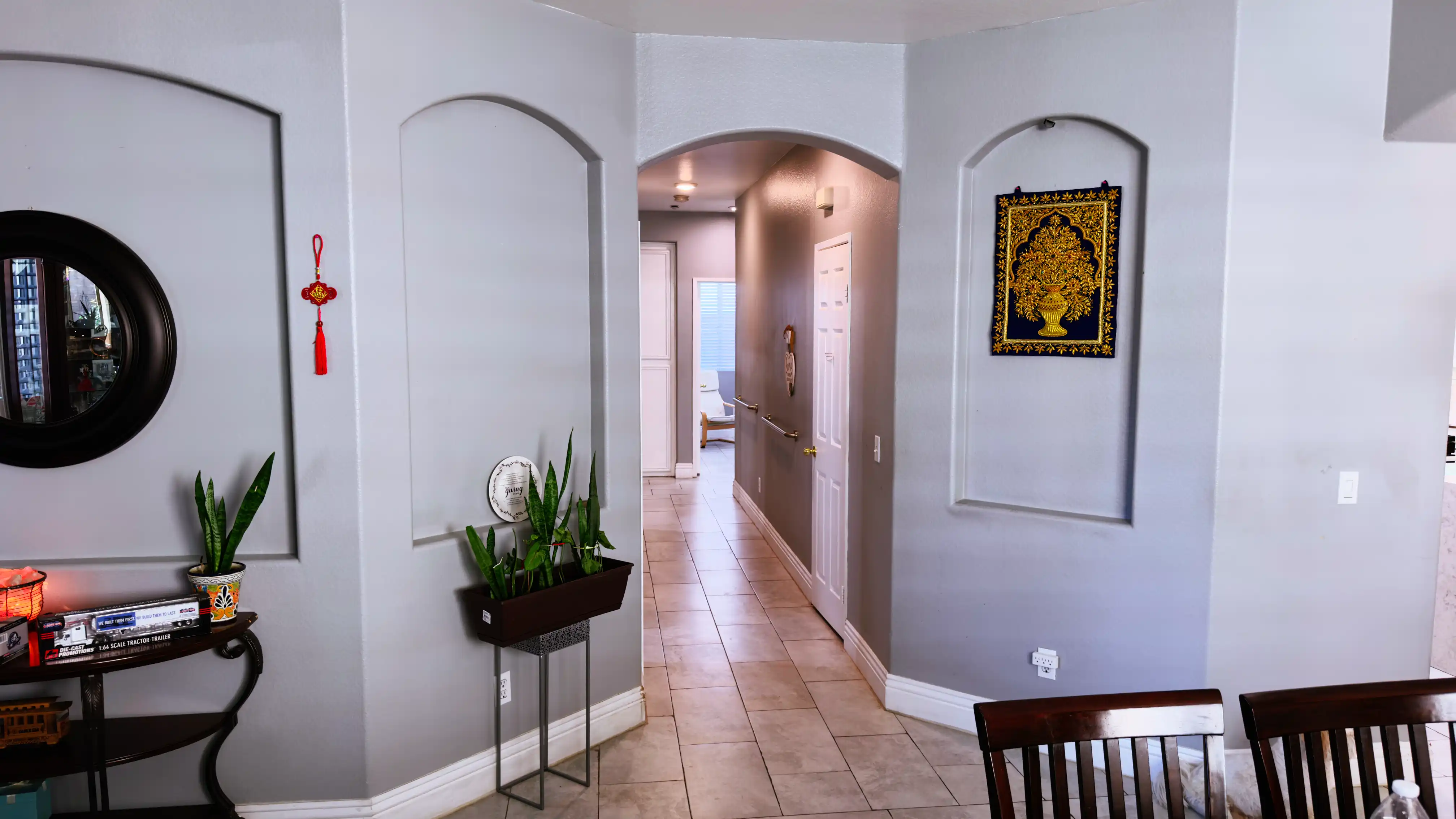 A thumbnail for a clickable image of the dining room.