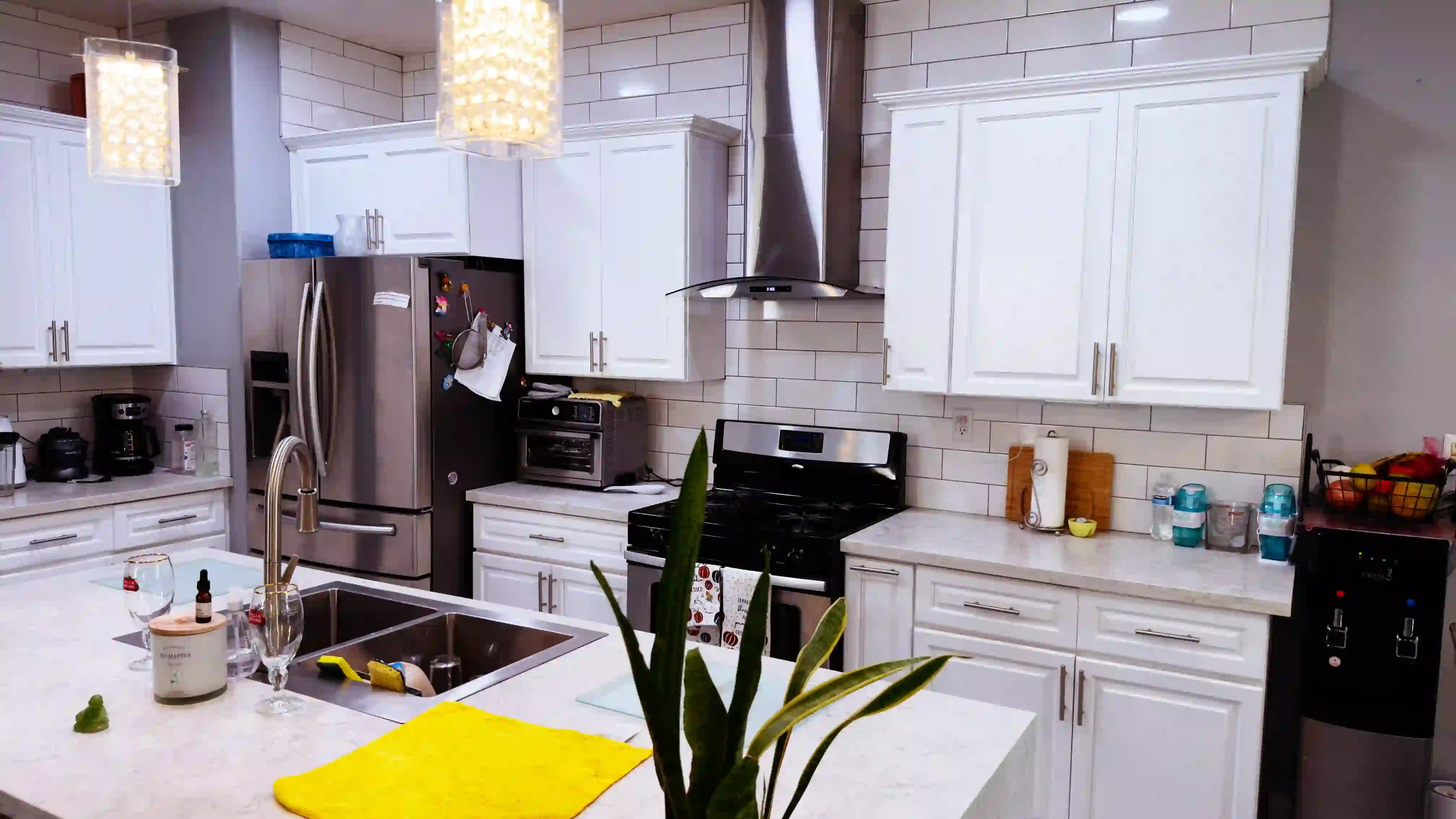 A thumbnail for a clickable image of the kitchen.