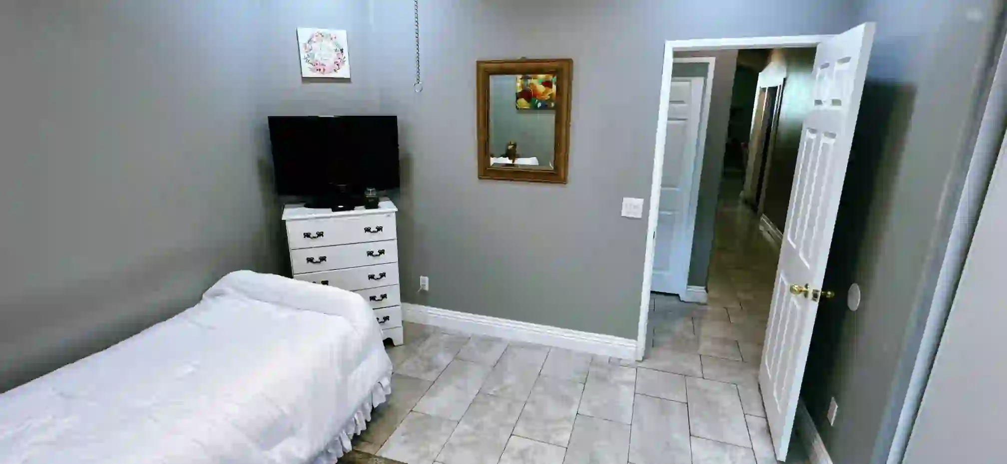 A thumbnail for a clickable image of an available bedroom.