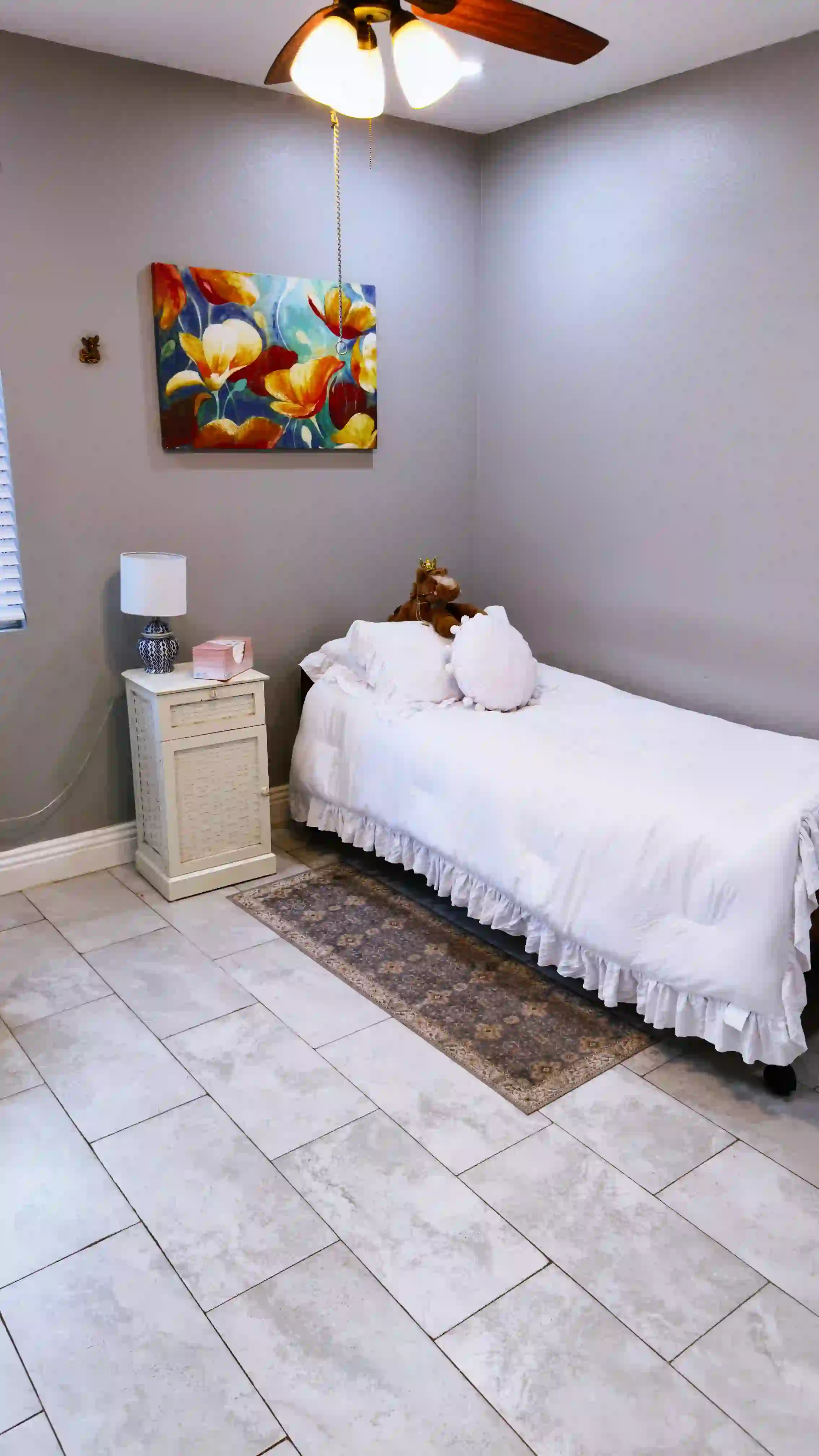A thumbnail for a clickable image of an available bedroom.