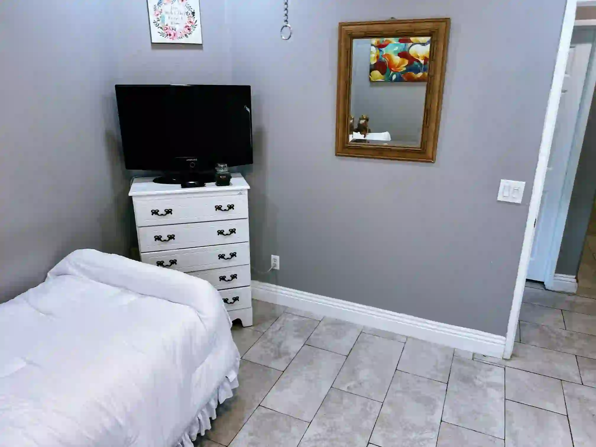 A thumbnail for a clickable image of an available bedroom.
